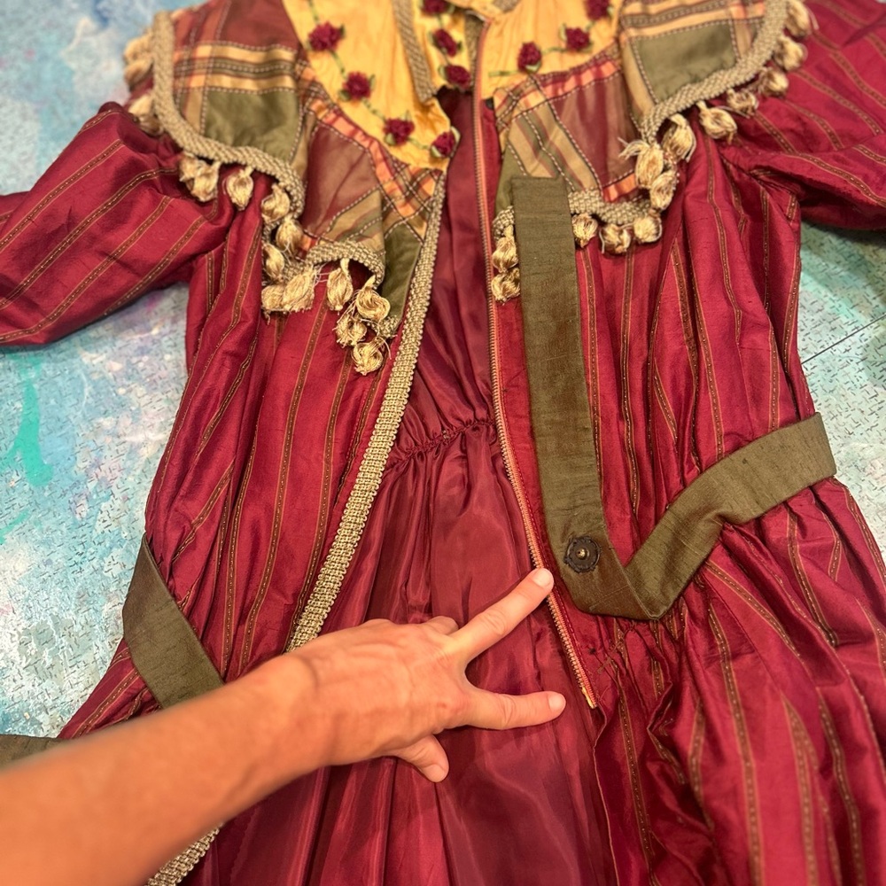 Victorian Rosette Robe - Picture 12 of 14